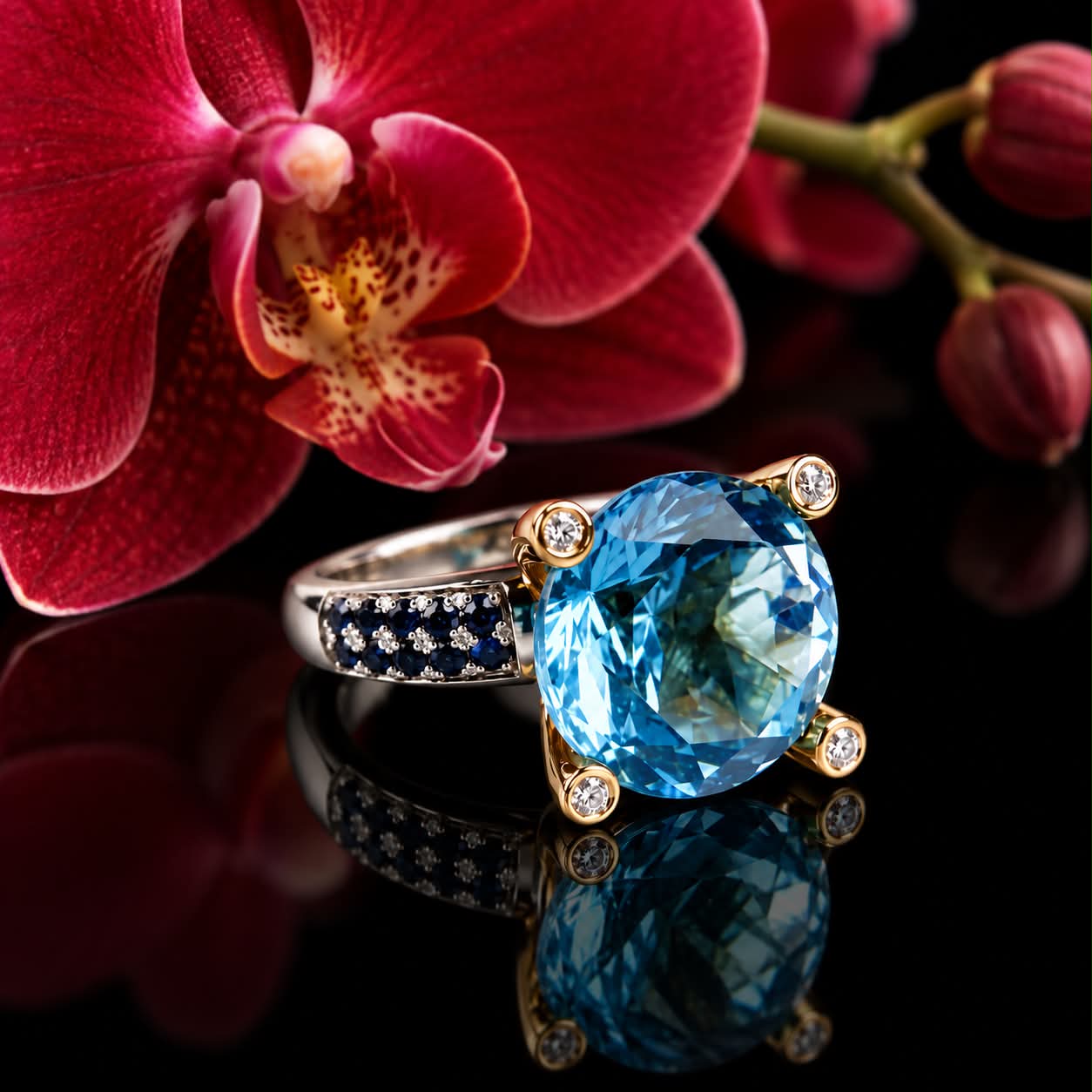 Ring in wit en roos goud gezet met blauwe topaas blauwe saffieren en diamant