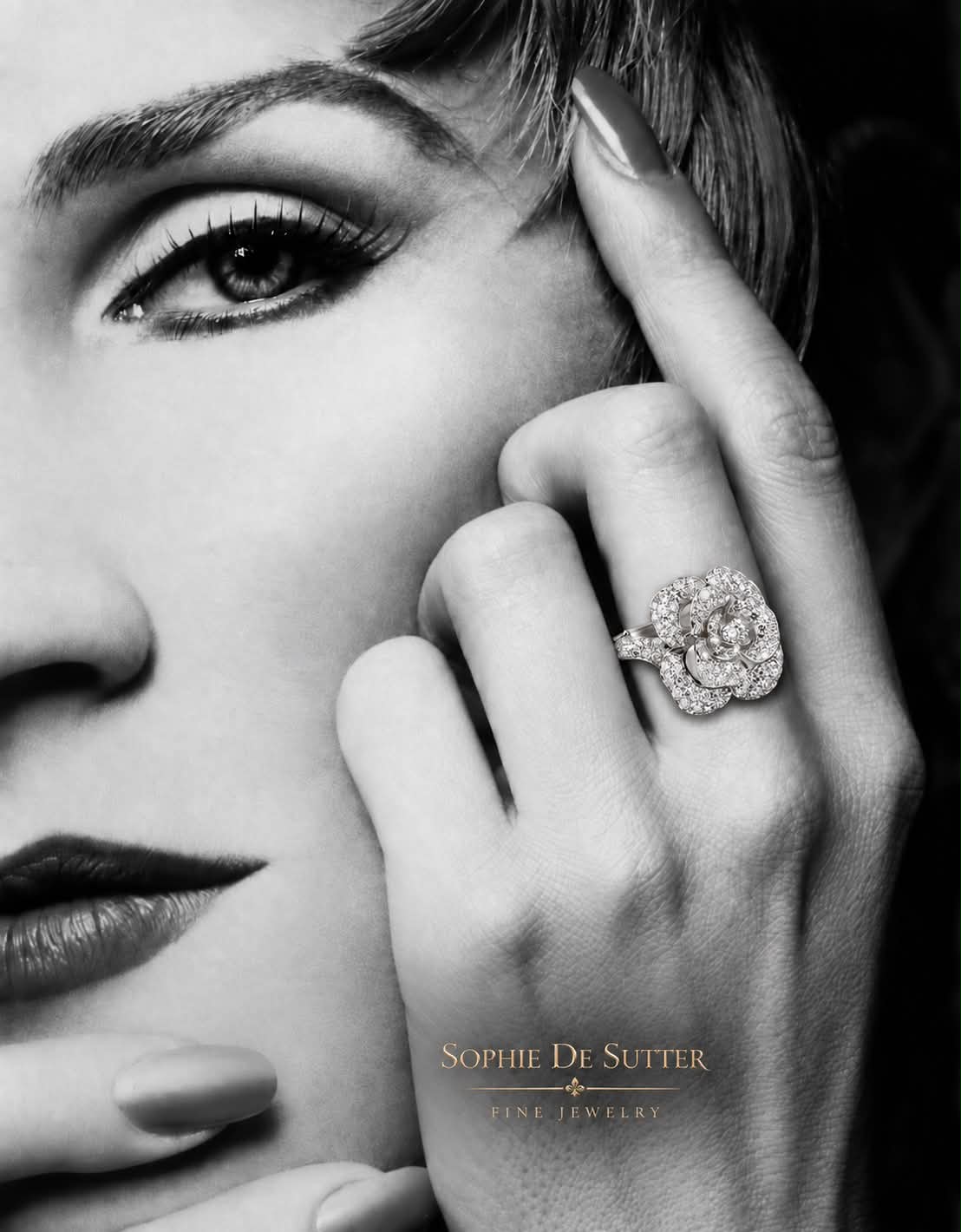 Ring in wit goud bloemvorm gezet met diamant