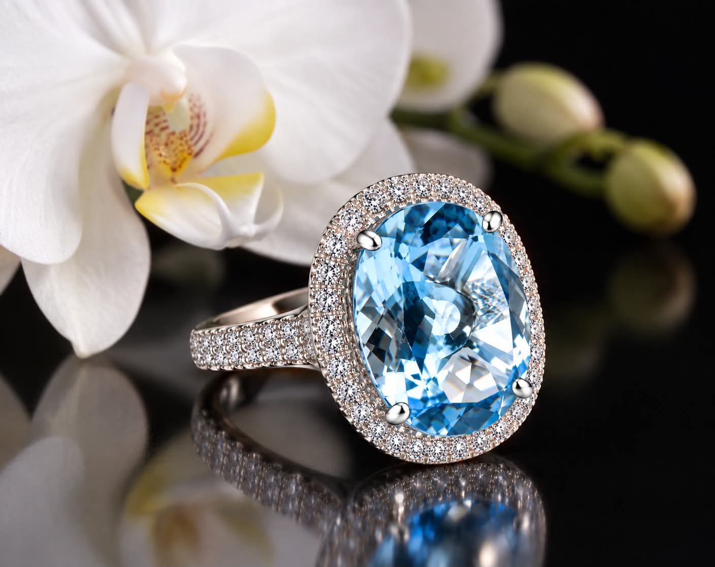 grote ring in wit goud gezet met blauwe topaas en diamant