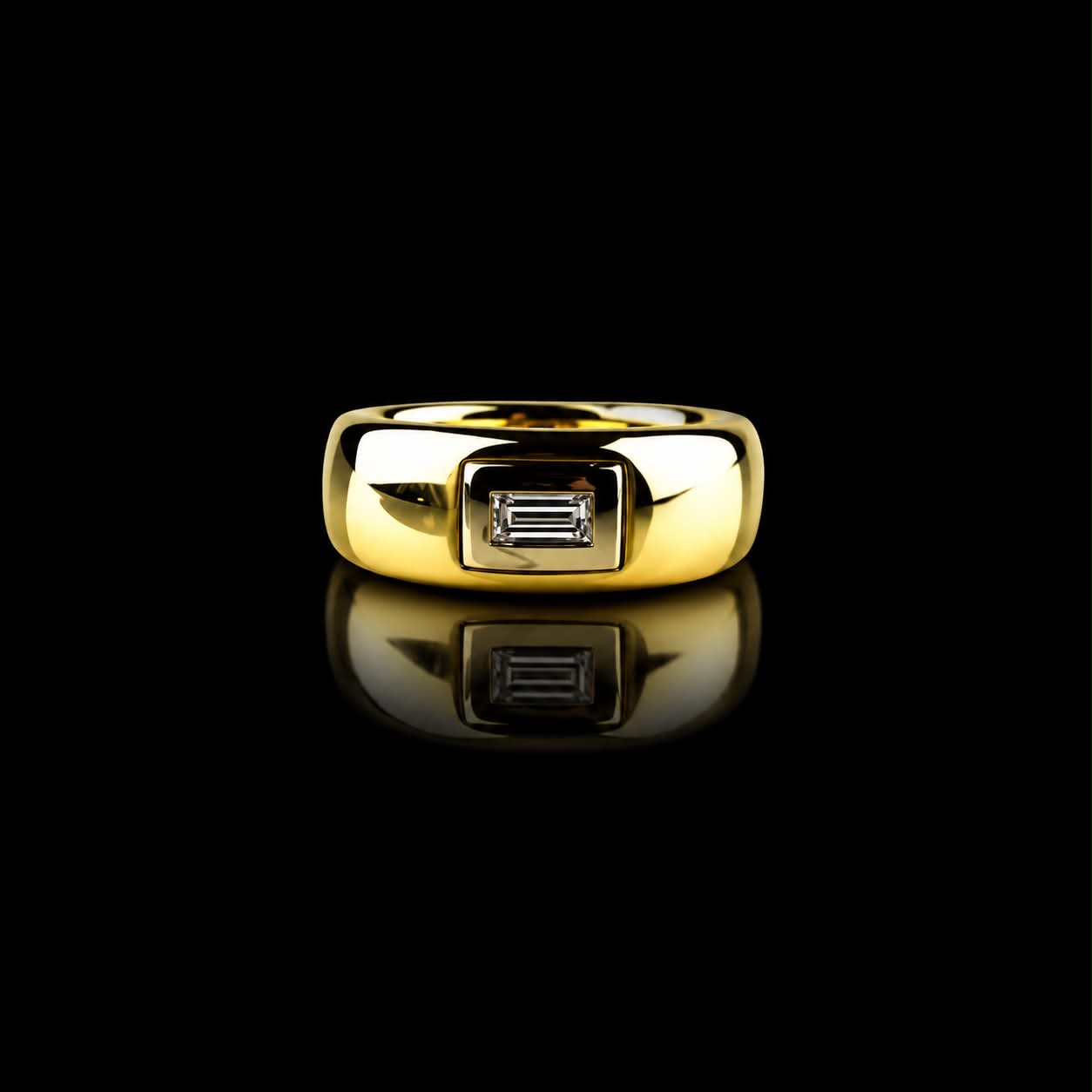ring in geel en wit goud gezet met diamant baget