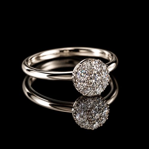Wit gouden ring gezet met diamant