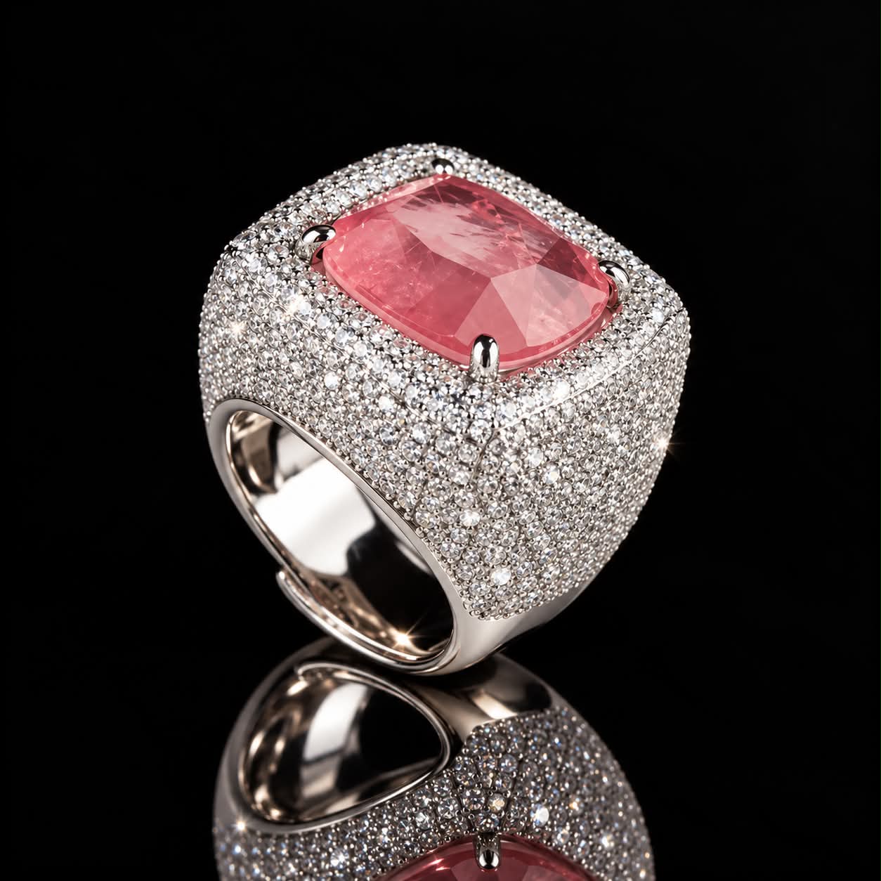 Brede zilveren ring met roze steen en cubic zirconia