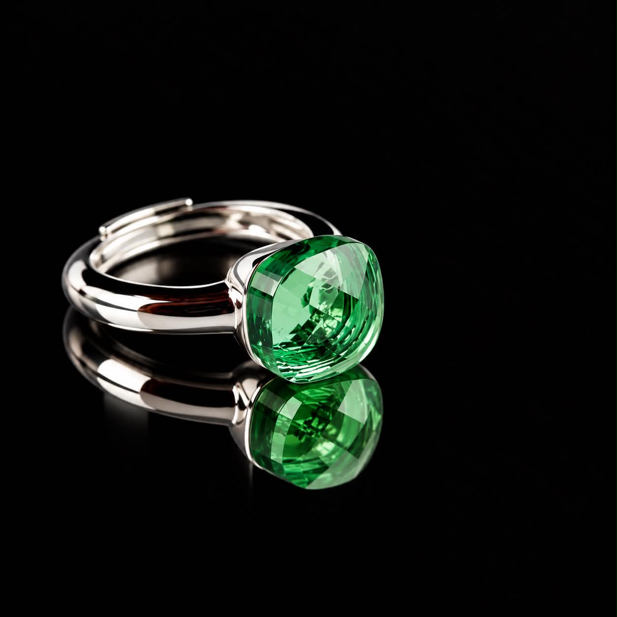 Ring in zilver model pomellato licht groene steen