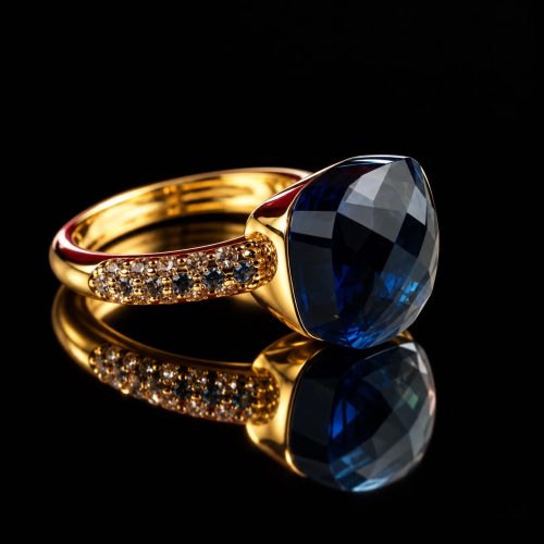 Ring in zilver geelgoud verguld model Pomellato met donkerblauwe steen en cubic zirconia