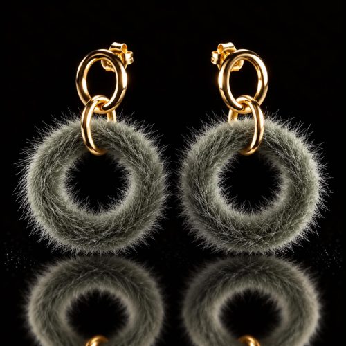 Oorringen Model Cirkel Fur goudkleurig met grijze pels cirkel