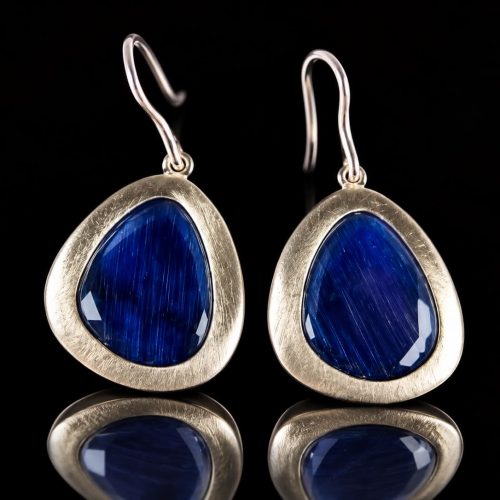 Zilveren oorringen oorbellen Model Playfull Colors gezet met donkerblauwe stenen