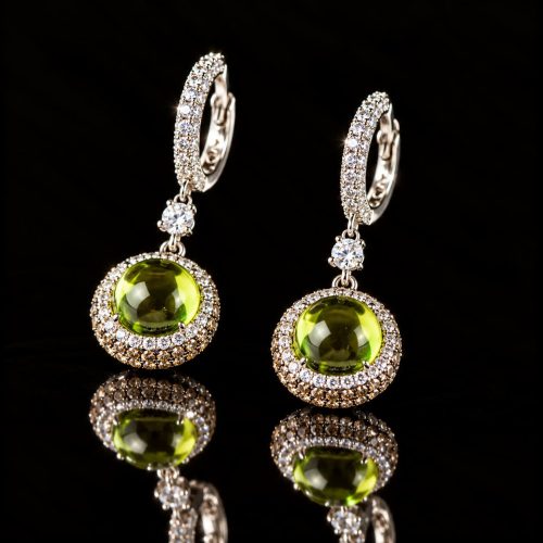 Zilveren oorringen oorbellen gezet met kaki groene ronde steen en cubic zirconia