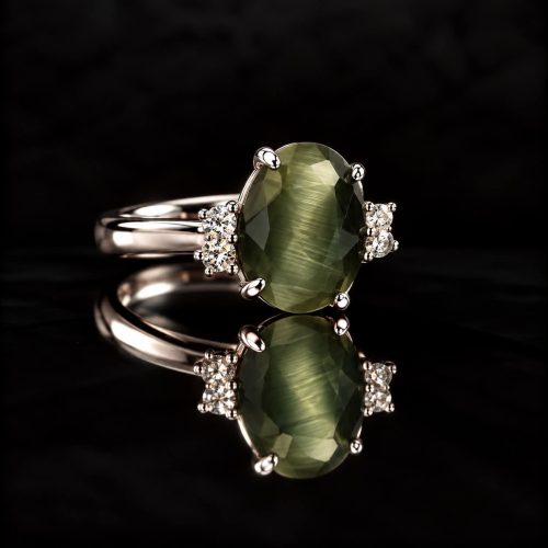 ring in zilver model eclips gezet met donkergrijze steen en cubic zirconia
