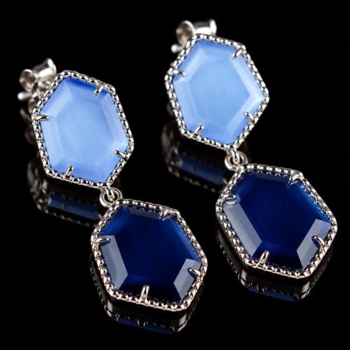 Zilveren oorringen oorbellen Model Hexagon gezet met licht en donker blauwe stenen