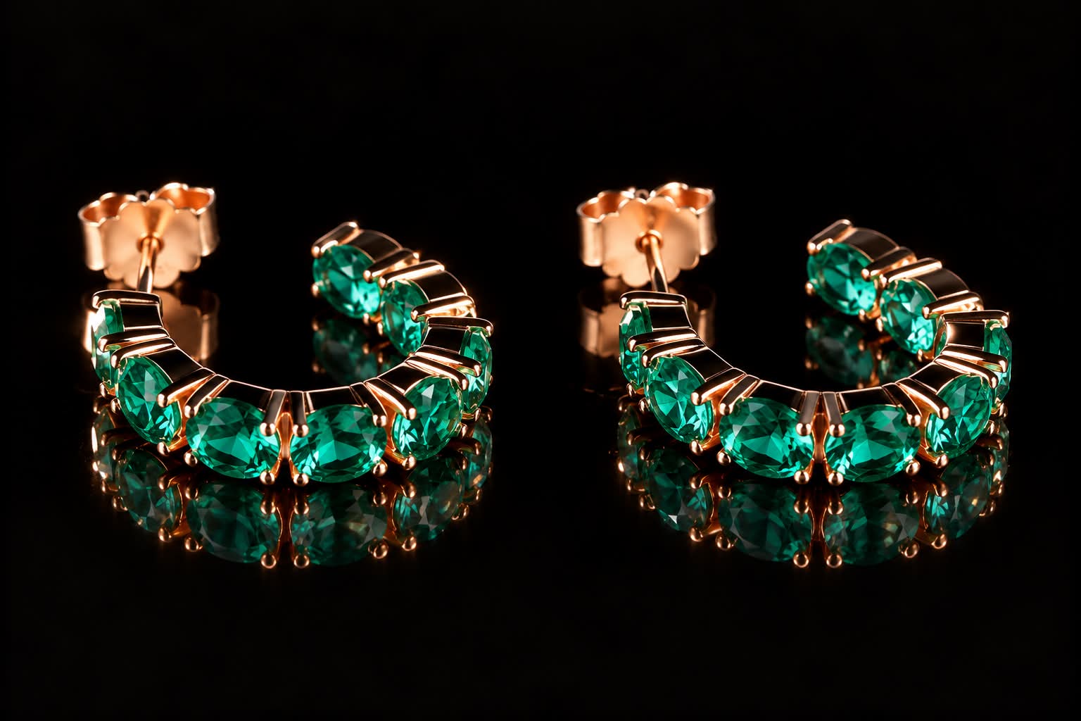 Oorringen oorbellen creolen in zilver roos goud verguld gezet met groene stenen