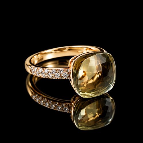 Ring in roségoud gezet met groene kwarts en bruine diamant