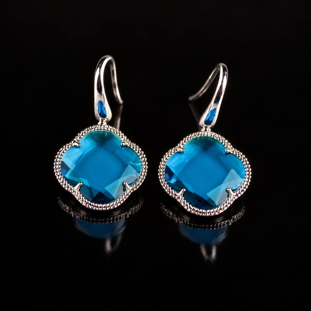 Zilveren oorringen oorbellen model Fiori klaver blauw