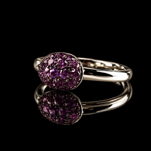 ring in wit goud gezet met roze saffier