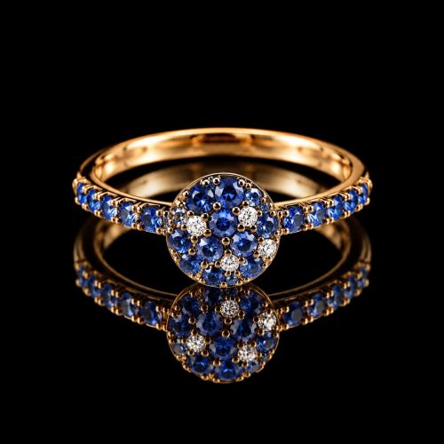 Ring in roos goud gezet met blauwe saffier en diamant