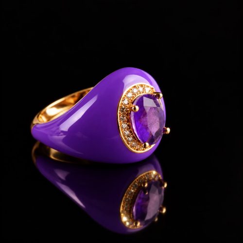 Ring in zilver geelgoud verguld met paarse email en paarse steen
