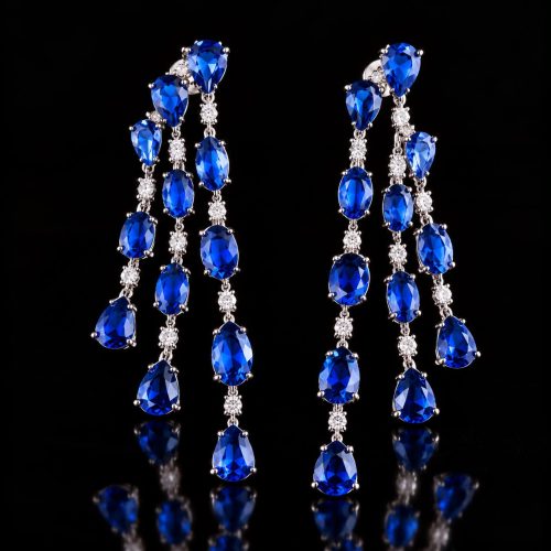 Lange zilveren oorbellen gezet met blauwe stenen en cubic zirconia