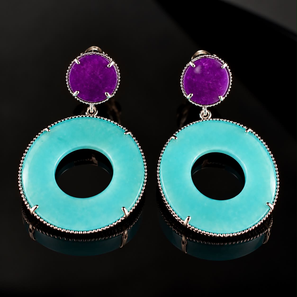 Zilveren oorbellen oorringen Model Modern Mix met paarse en blauwe stenen