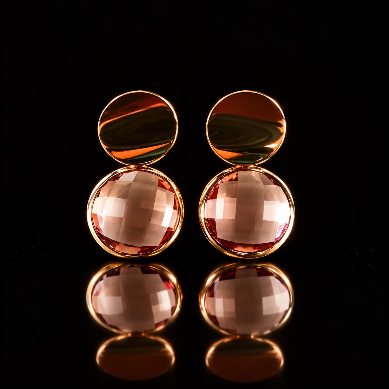 Oorringen Model 1 Round geelgoudkleurig met zalmroze steen