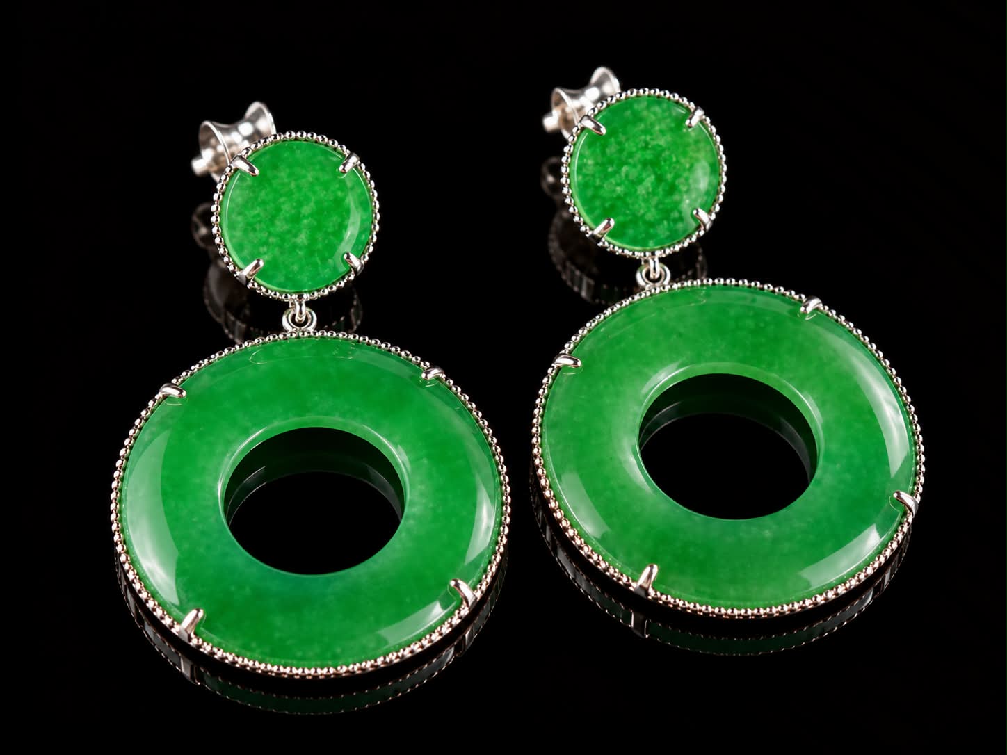 Zilveren oorbellen oorringen Model Modern Mix met ronde groene stenen