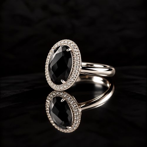 ring in zilver gerodieerd gezet met zwarte steen en cubic zirconia model ovaal