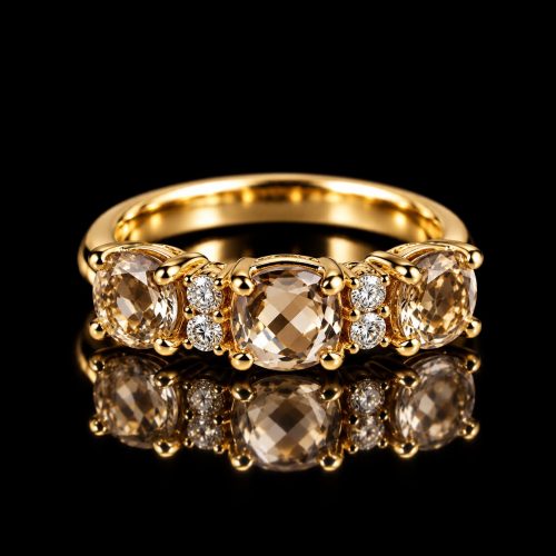Ring in geel goud gezet met rookkwarts en diamant