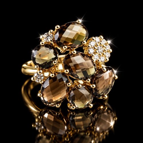 Ring in geel goud gezet met rookkwarts en diamant